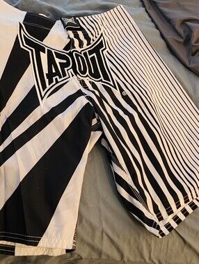 Tapout Black & White Striped